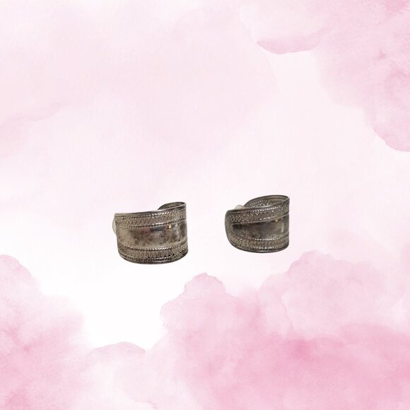 Vintage Silvertone Open Hoop Earrings - Picture 3 of 4